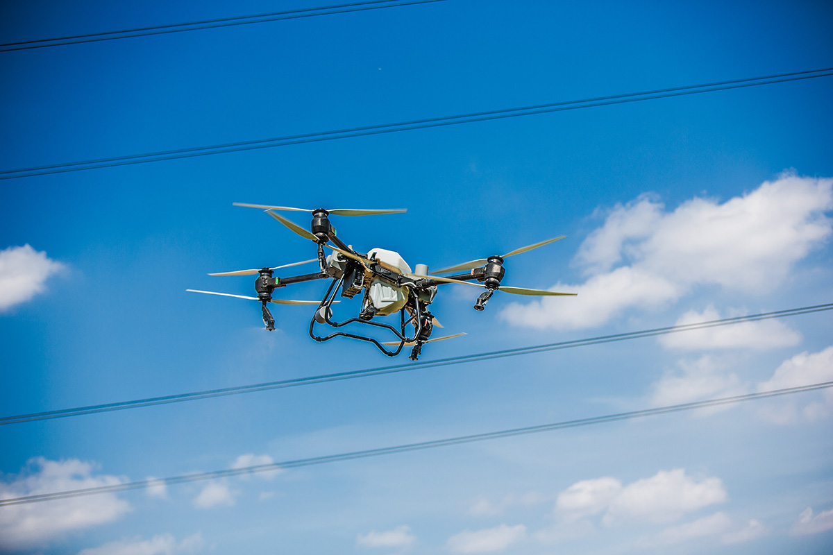 dron agricola volando